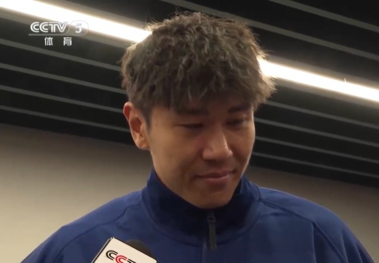 鐵漢柔情！三鎮(zhèn)球員劉奕鳴探望患病小球迷時(shí)哽咽